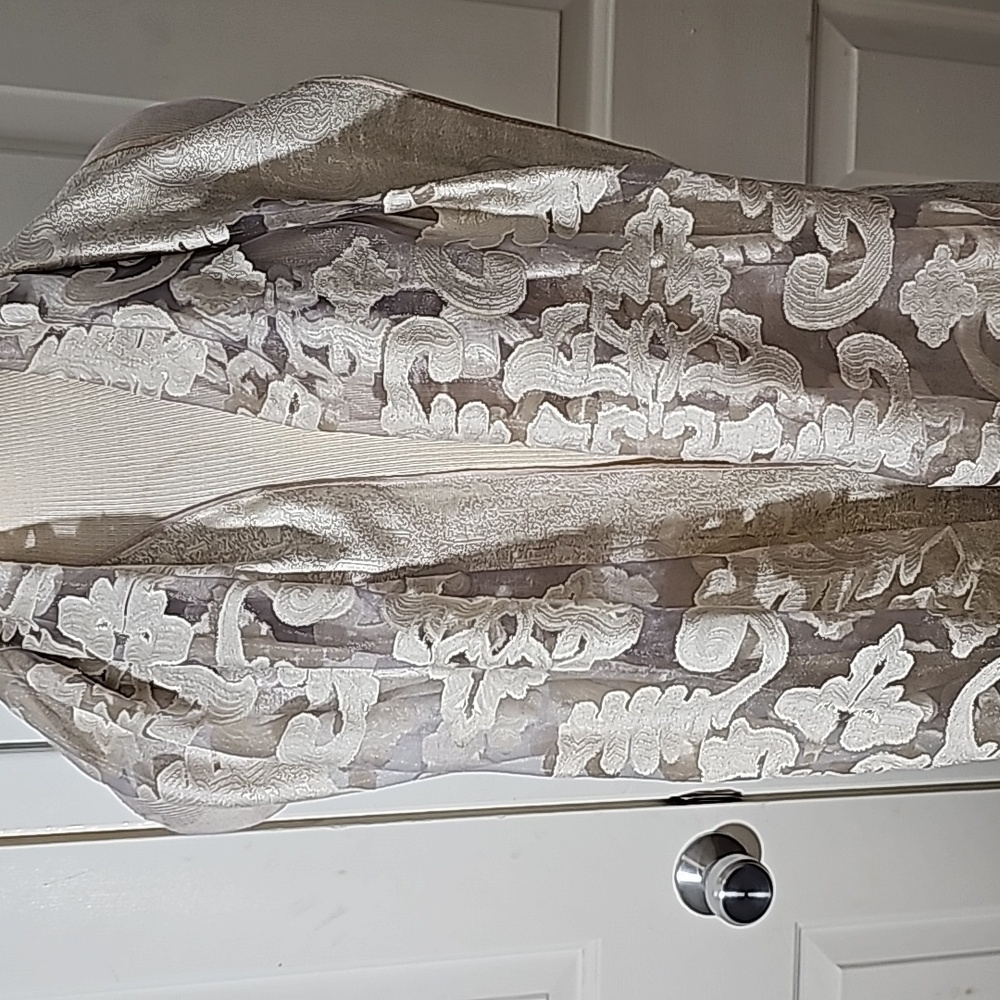 Pashmina‎ made Italian scarf. Blush color. 27" X 72" long. - Picture 3 of 7